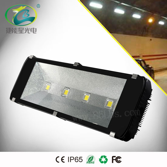 LED隧道燈適用于場館、冶金、廠區(qū)、工程施工等